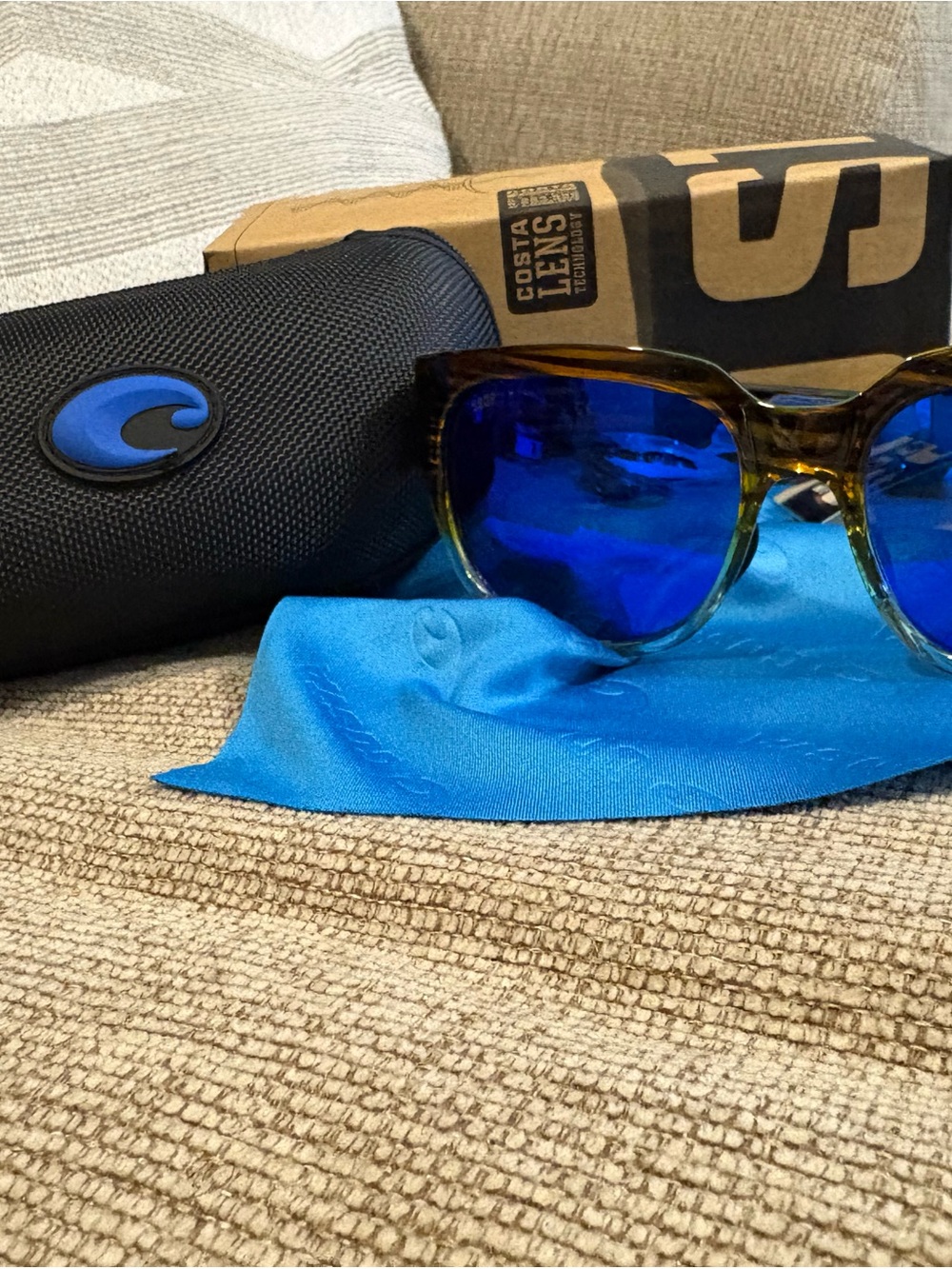 Costa Waterwoman 2 Sunglasses with 580p Blue Mirror Lenses - Picture 4 of 4